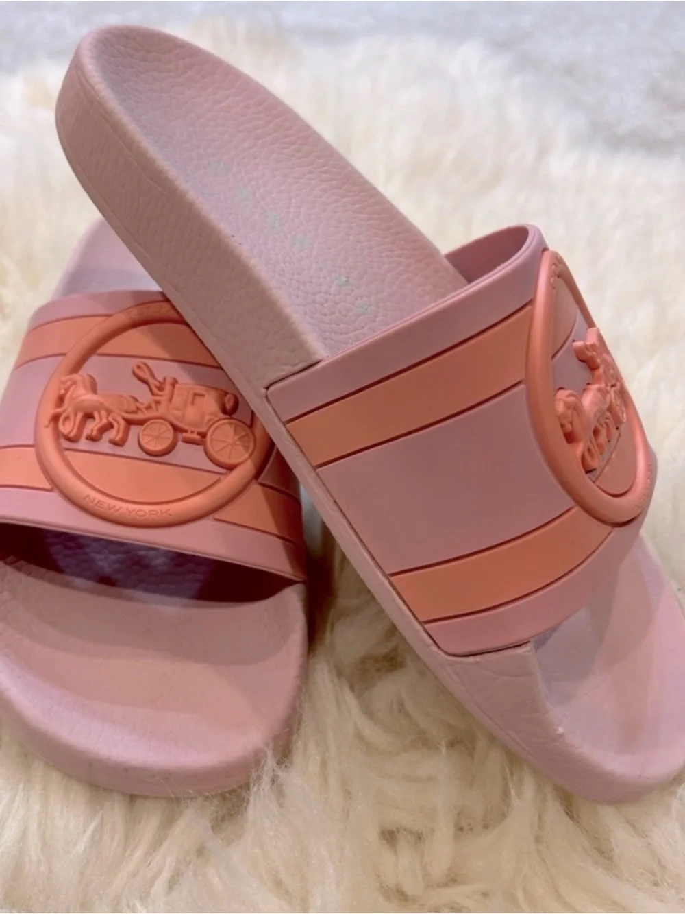 ubuy coach red flip flops